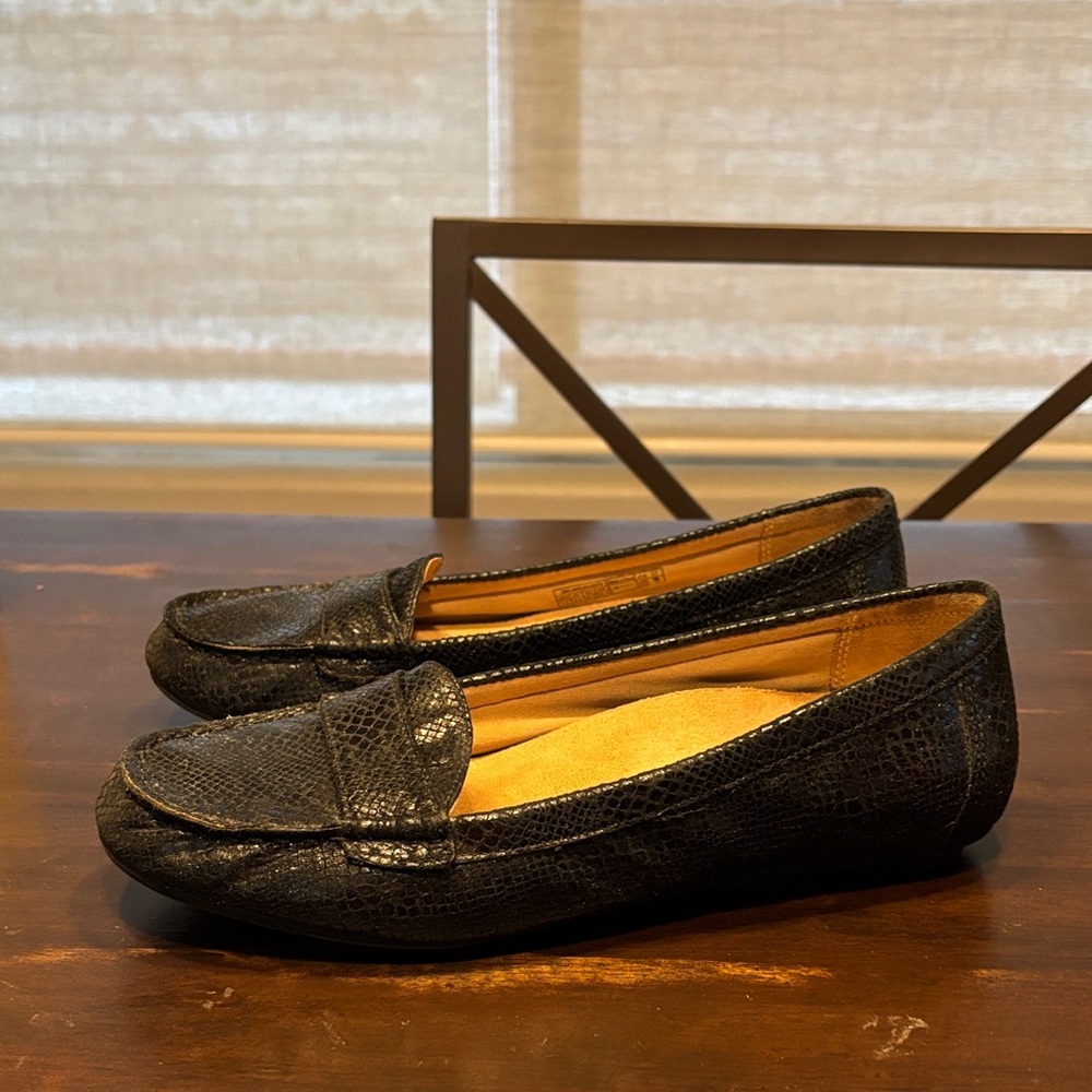 Black Snakeskin Loafers by Vionic, size 7.5